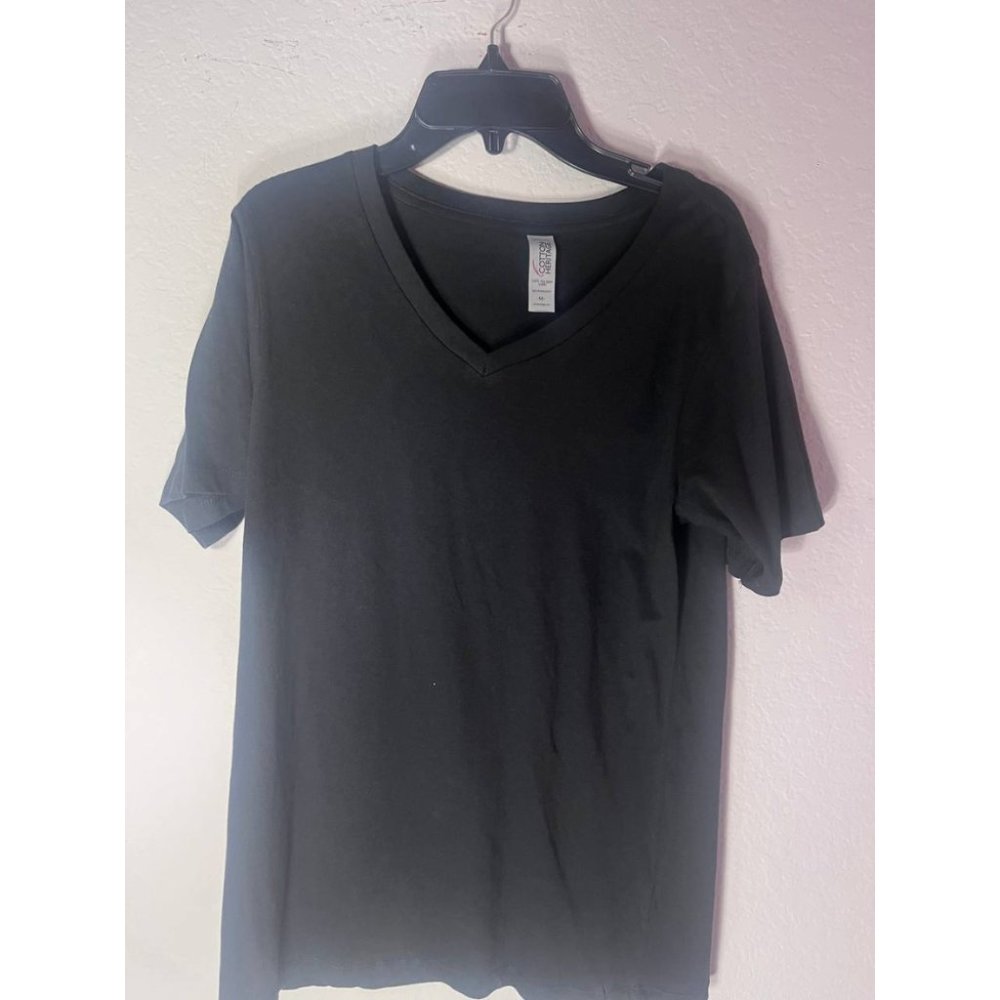 High Quality Men T-Shirt Size Medium Black V Neck Short Sleeve Pullover Closure